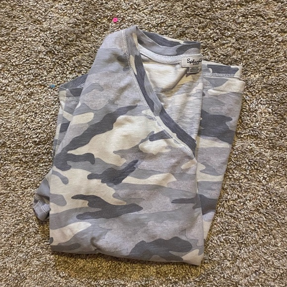 grey camo tshirt size small - Picture 2 of 3